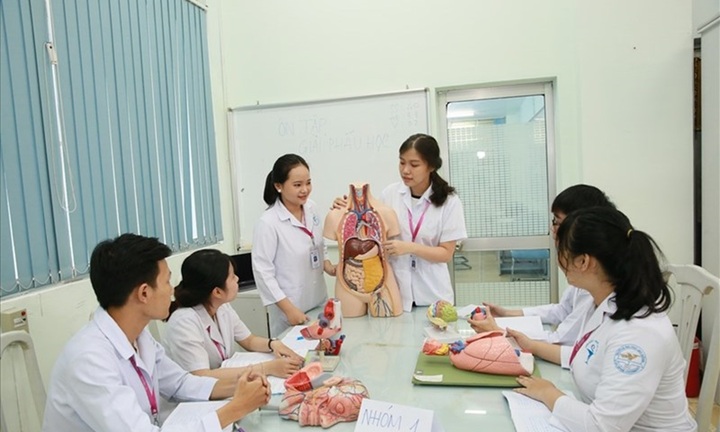 Chi tiết mức học phí ngành Y khoa năm 2024 tại một số trường đại học