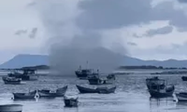 Nhân chứng kể lại khoảnh khắc vòi rồng đánh chìm ghe dài 9m trong tích tắc