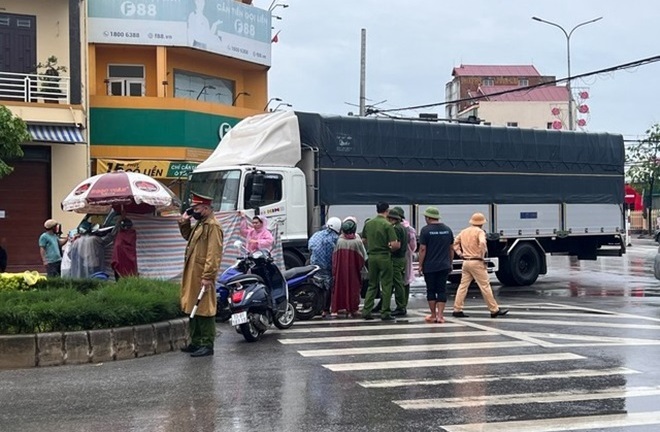 Tin tức tai nạn giao thông mới nhất ngày 24/5: Va chạm với ô tô, 1 người tử vong