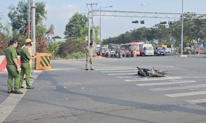 Va chạm ô tô tải ở giao lộ Võ Trần Chí - Trần Văn Giàu, người đàn ông tử vong