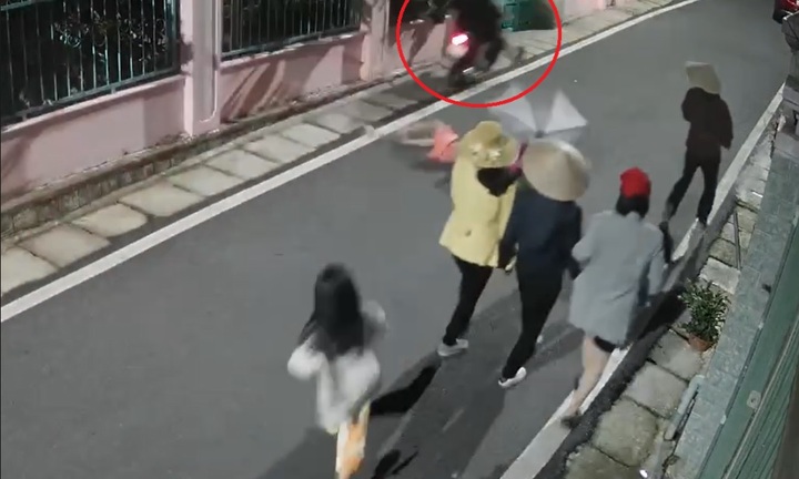 Vụ xe máy tông bé gái bất tỉnh rồi bỏ chạy: Hé lộ bất ngờ về tài xế gây tai nạn