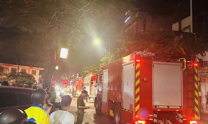 Vụ cháy nhà trọ 5 tầng, nhiều người chết ở Hà Nội: Cảnh sát nỗ lực dập lửa