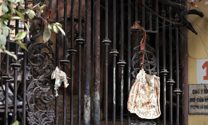 Video: Công an phong tỏa hiện trường vụ cháy ở phố Trung Kính, 14 người chết