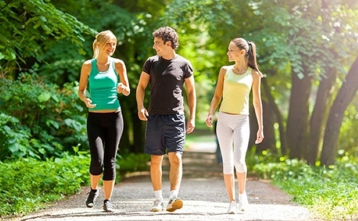 Người đi bộ nhanh hay người đi bộ chậm sống lâu hơn?
