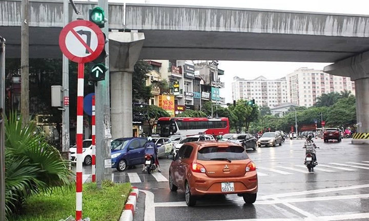 Quay đầu xe khi gặp đèn đỏ thì có bị xử phạt không?