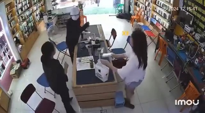 Bắt đối tượng dùng súng giả uy hiếp 2 cô gái, cướp tài sản ở Nghệ An