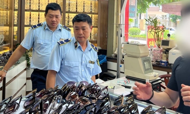 Quảng Trị: Thu giữ hàng trăm kính mắt nhãn hiệu Rayban, Chanel, Gucci..