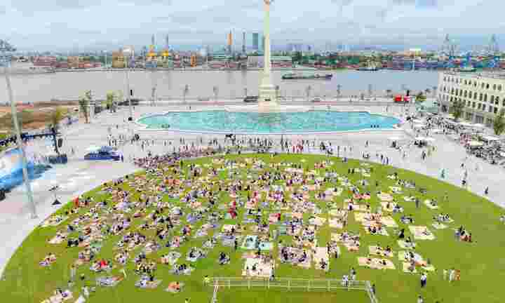 Hơn 5.000 khách mời vỡ òa cảm xúc trước cam kết “chăm sóc trọn đời” của Vinhomes