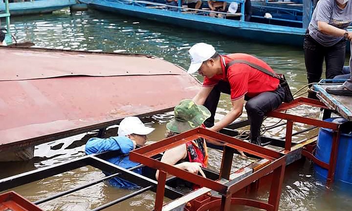 Bắc Kạn: Sập cầu phao, nhiều du khách rơi xuống hồ Ba Bể