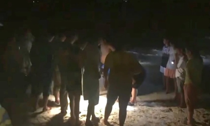 Tìm kiếm công nhân mất tích khi tắm biển ở Thừa Thiên Huế