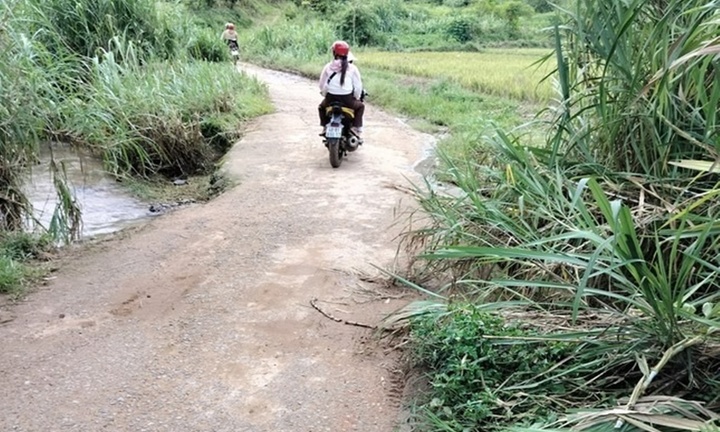 Xót xa mẹ và con gái 7 tuổi rơi xuống suối tử vong khi đi đám cưới 