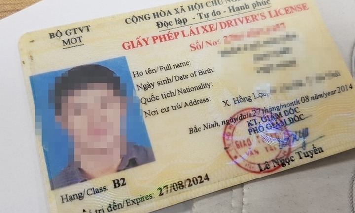 Bằng lái ô tô có thay thế bằng lái xe máy được không?