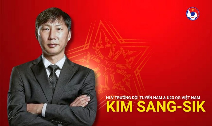 HLV Kim Sang-sik nhận tin buồn trước trận ra mắt