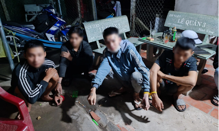 Kịp thời ngăn chặn nhóm thanh thiếu niên mang theo đao, kiếm tụ tập trong đêm