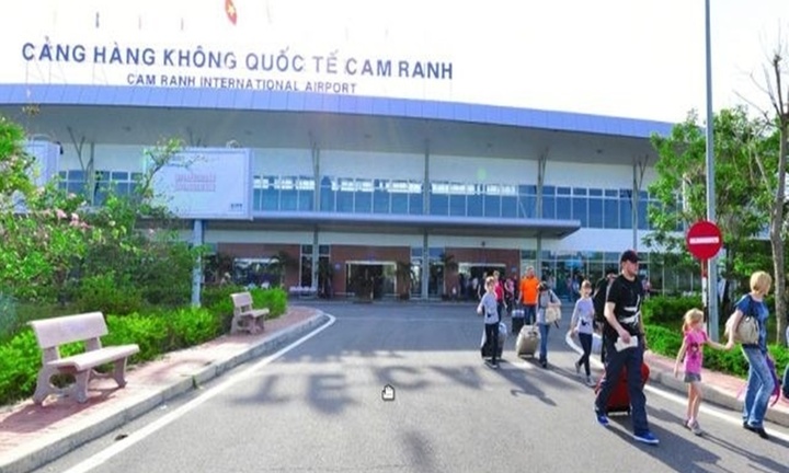 Vì sao nữ hải quan sân bay Cam Ranh bị bắt?