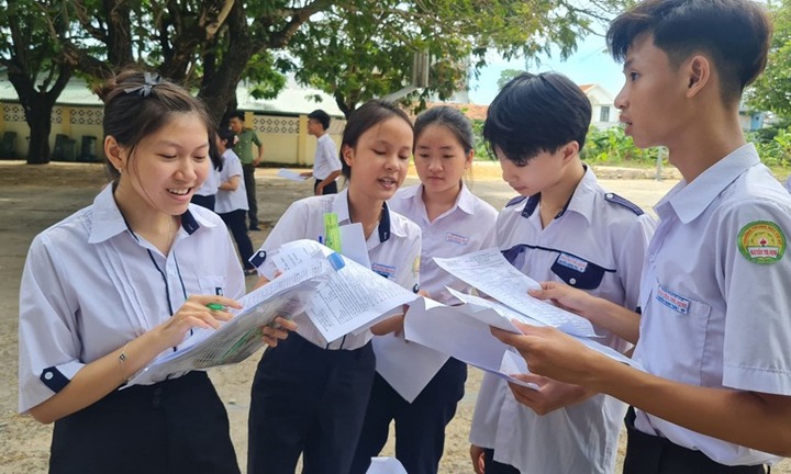 Kỳ thi vào lớp 10 tại Phú Yên: Đề thi, đáp án gợi ý môn Toán, Ngữ văn, tiếng Anh