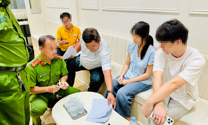 Bên trong quán cà phê 