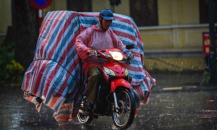 Bật đèn xe ban ngày có bị phạt?