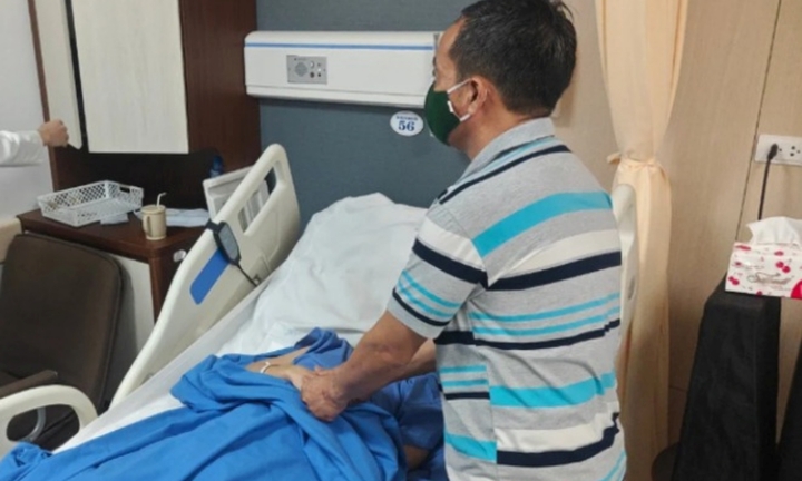 Nữ bác sĩ bị kính rơi ở The Coffee House: Đã ngồi được vài chục phút mỗi ngày