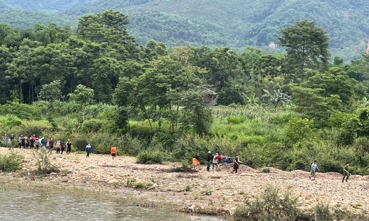 Tìm thấy thi thể nam sinh bị rơi xuống suối Thia ở Yên Bái