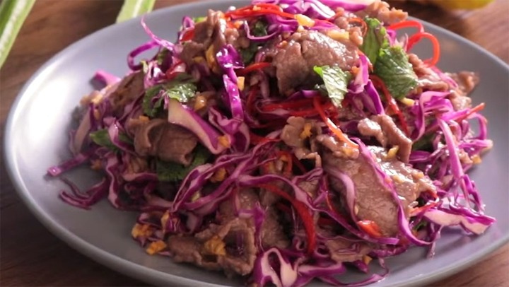 Cách làm gỏi bắp bò cải tím thanh mát cho mùa hè