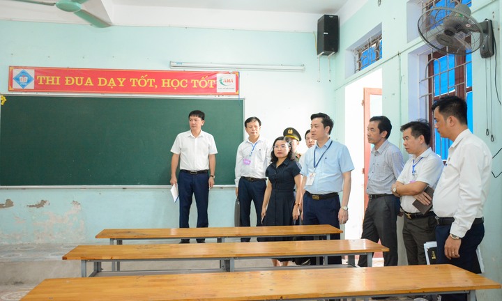 Thứ trưởng Phạm Ngọc Thưởng làm việc với Hà Tĩnh trước kỳ thi tốt nghiệp THPT