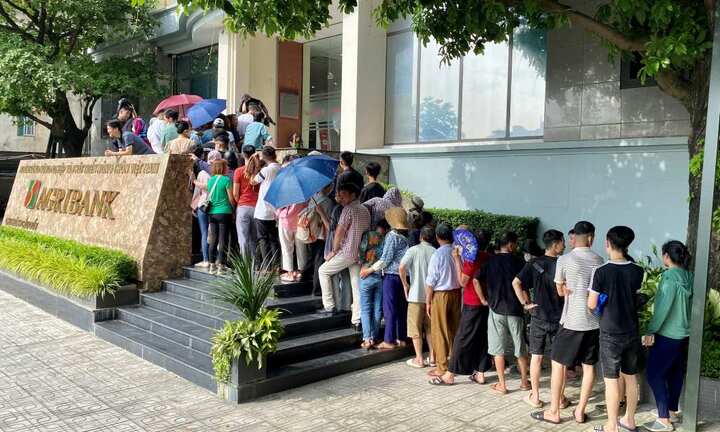 Thêm một ngân hàng chuẩn bị bán vào miếng SJC trực tuyến