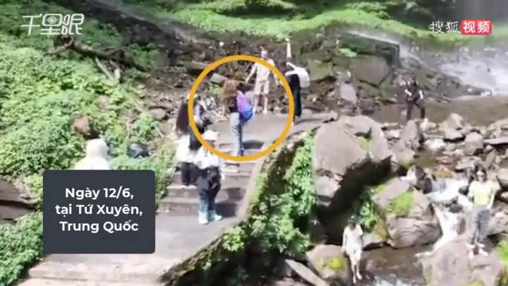 Đang đứng chụp ảnh, người phụ nữ thiệt mạng vì bị đá rơi trúng đầu