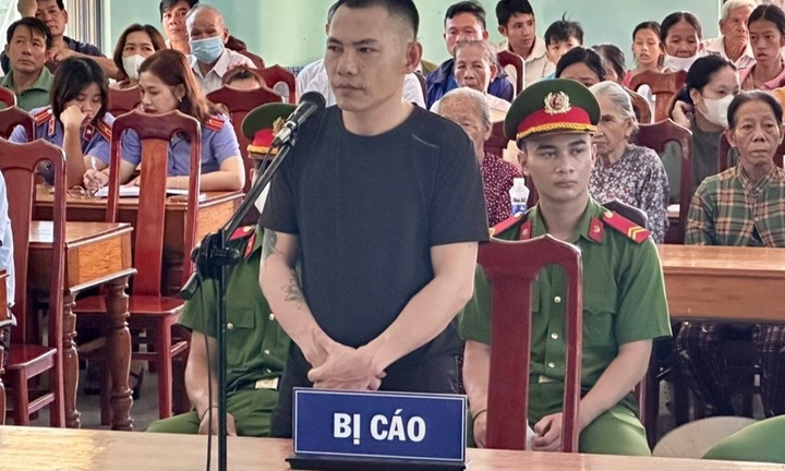 Xét xử đối tượng kề rựa vào cổ, cướp tiền nhân viên cây xăng ở Quảng Nam