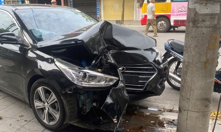 Va chạm giữa ô tô và xe máy, bé gái 7 tuổi tử vong thương tâm