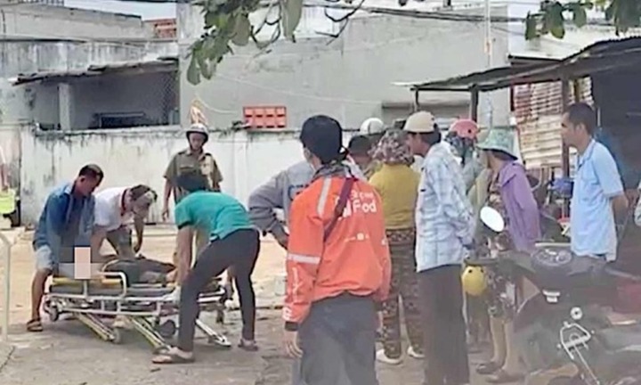Tá hỏa phát hiện cô gái trẻ ngã quỵ trong nhà vệ sinh bến xe với nhiều vết đâm 