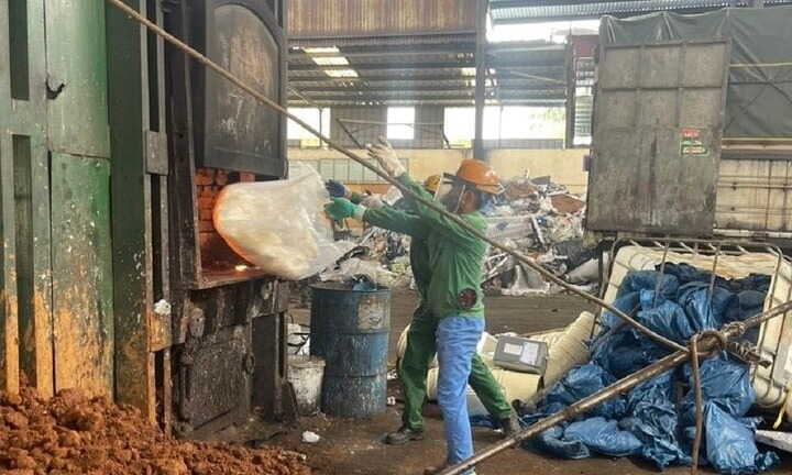 Phát hiện 30kg bánh phở chứa chứa formol chuẩn bị tuồn ra thị trường