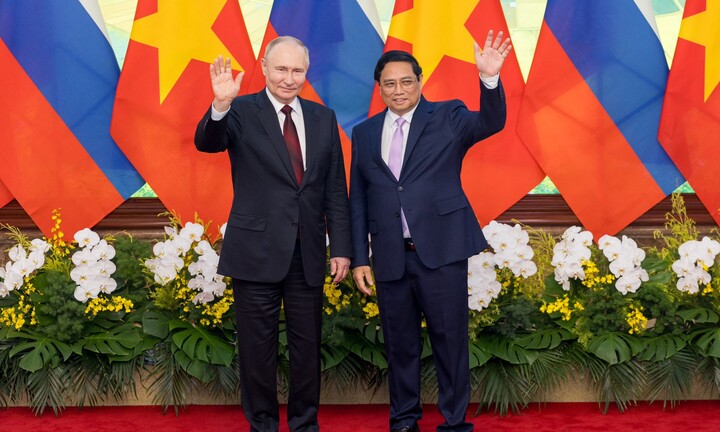 Thủ tướng Phạm Minh Chính hội kiến Tổng thống Nga Vladimir Putin
