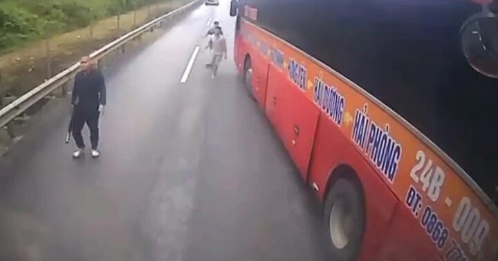 Triệu tập nhóm người chặn đánh tài xế xe tải trên cao tốc Nội Bài - Lào Cai