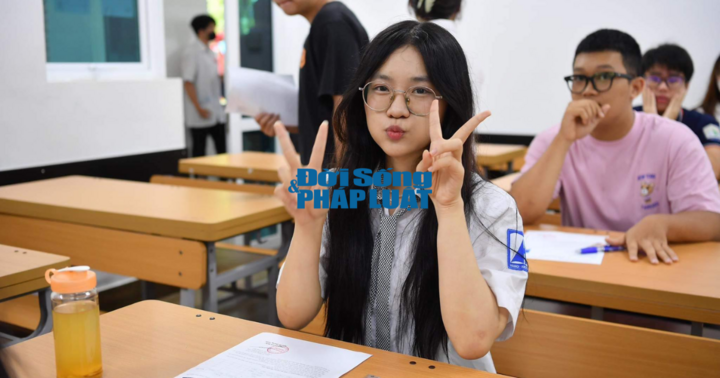 Ngày đầu tiên thi tốt nghiệp THPT 2024: Thí sinh dậy đi thi từ rạng sáng