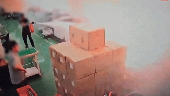 Khoảnh khắc ngọn lửa bao trùm nhà máy sản xuất pin, 23 công nhân tử vong