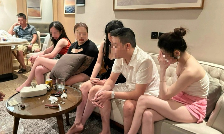 Lật tẩy bí mật của nhóm 