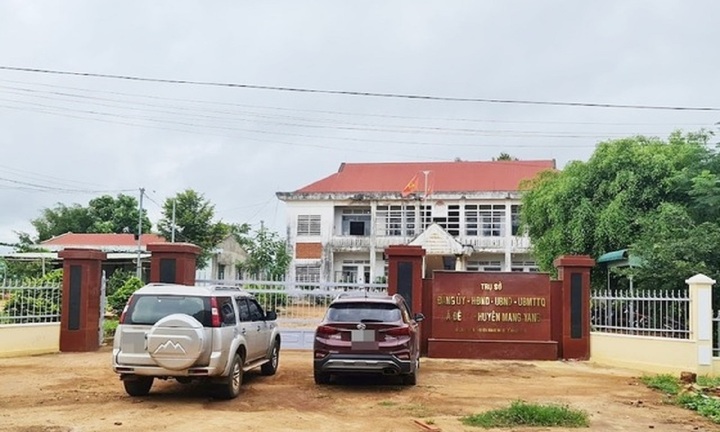 Bắt Chỉ huy trưởng Ban Chỉ huy quân sự xã tổ chức 