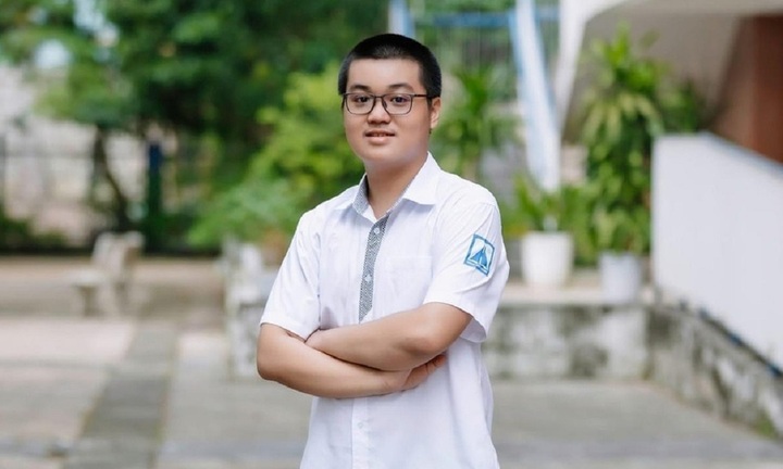 Thủ khoa thi lớp 10 ở Hà Nội đạt điểm 10 môn Toán và Tiếng Anh