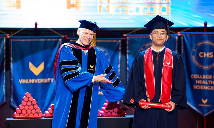 Cú “sốc” kép và hành trình “phá kén” của nam sinh trường Quốc học Huế