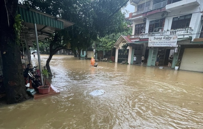 Mưa lớn kéo dài 2 ngày gây ngập ở TP.Hà Giang, nước sông Lô dâng cao   