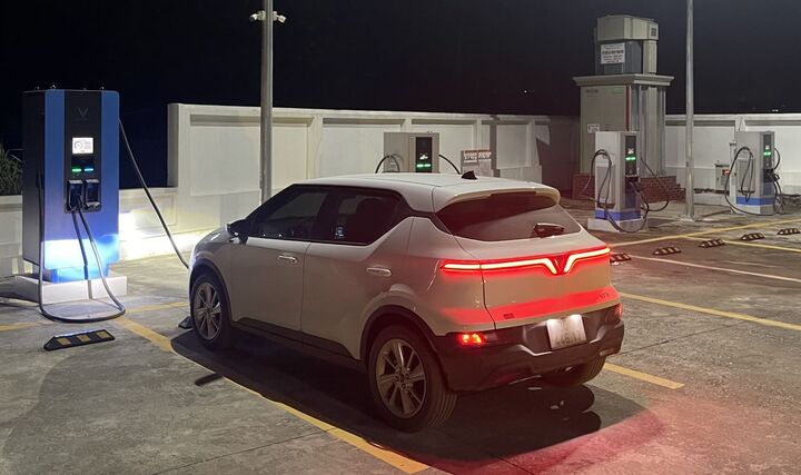 Miễn phí sạc pin, điểm đỗ – VF 5 Plus tiết kiệm bỏ xa xe xăng 