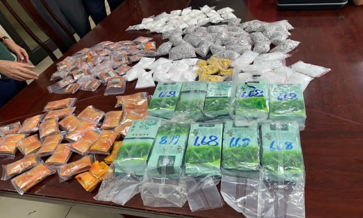 Phát hiện nam thanh niên mang 18kg ma túy tổng hợp đi bán