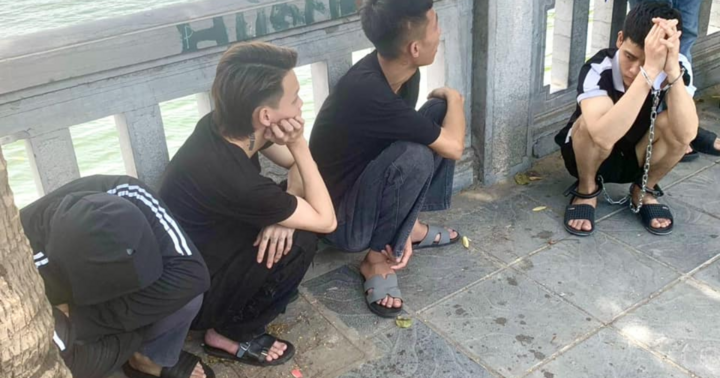 Bắt nhóm thanh niên đánh người đi đường trọng thương chỉ vì