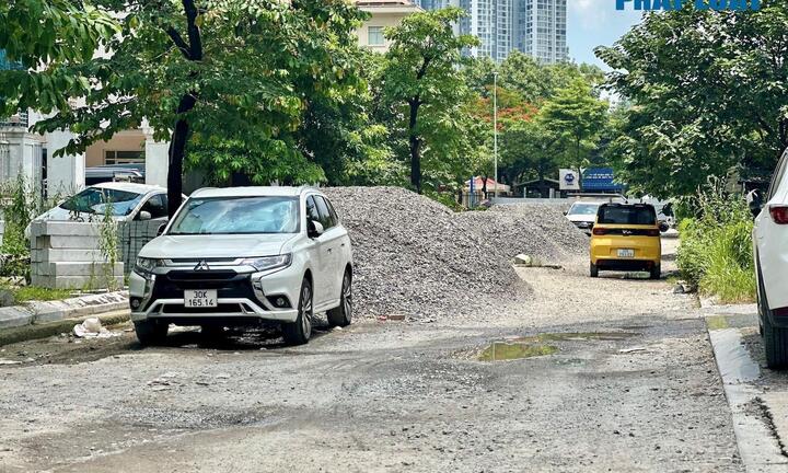 Công trường Dự án hạ tầng cho lô D20 Cầu Giấy thi công dang dở gây mất an toàn