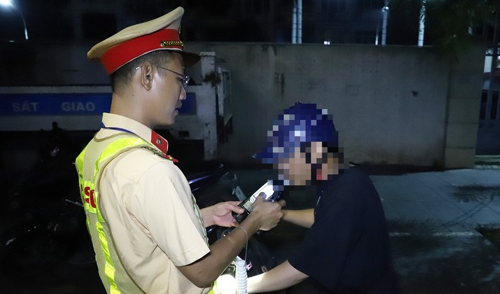 Vi phạm nồng độ cồn kịch khung, tài xế nói mừng tuyển Anh vào chung kết Euro