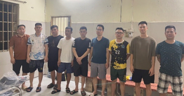 Bắt 11 đối tượng trong đường dây cá độ bóng đá, mua bán số lô, số đề ở Hà Nội