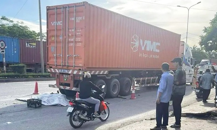 Tin tức tai nạn giao thông mới nhất ngày 14/7: Xe container tông dải phân cách
