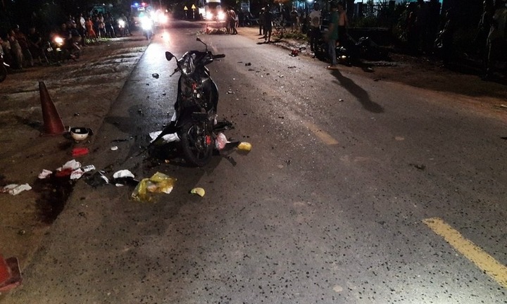 Va chạm giữa 2 xe máy, 4 người thương vong