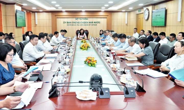 Tăng cường giám sát để bảo đảm thị trường chứng khoán phát triển bền vững